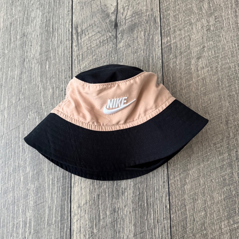 Nike Baby Bucket Hat 12M Black Peach Colorblock Embroidered Logo Chin Strap - Picture 2 of 12